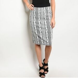 NWOT Medium Gilli Gray and White Rope Pattern Pencil Skirt